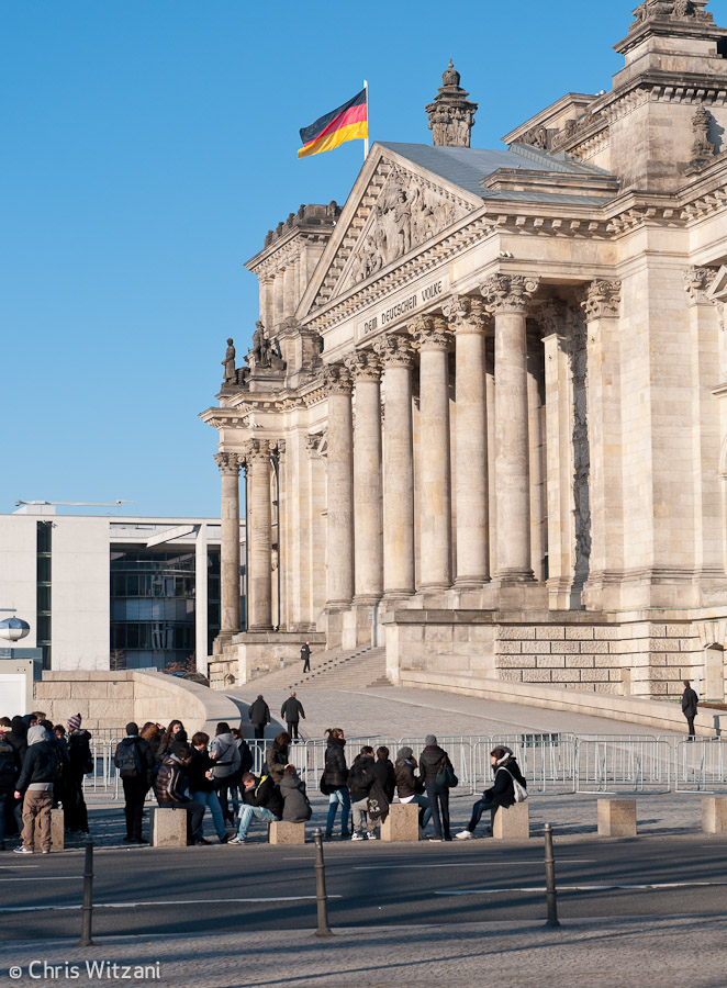Deutschlandfahne auf Reichstagsgebäude im Regierungsviertel #9596