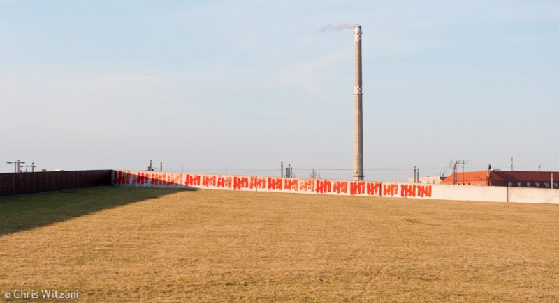 Mauer mit Schornstein Rund ums Regierungsviertel