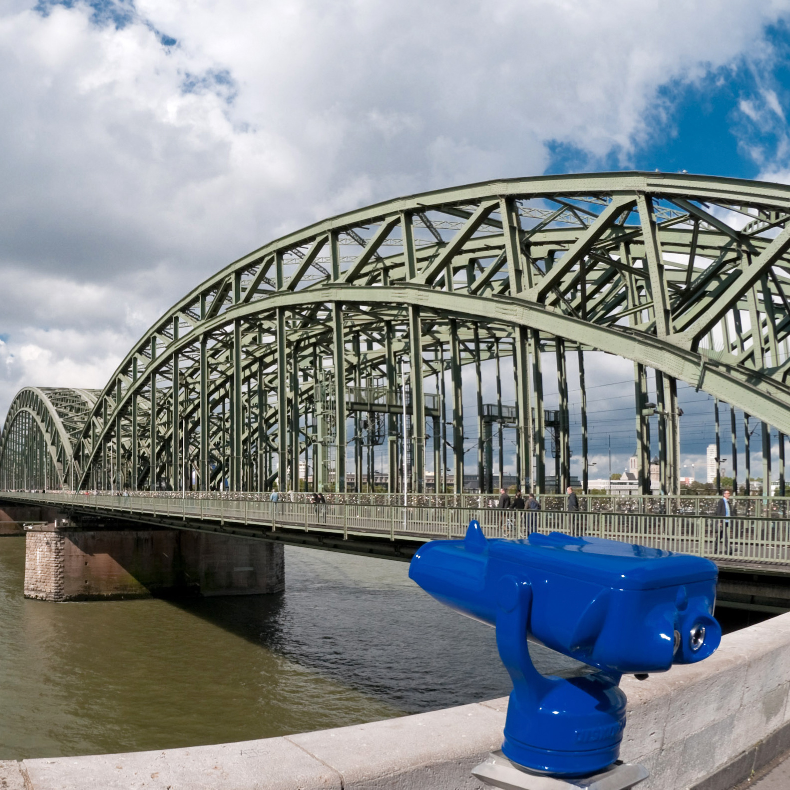Fernrohr Hohenzollernbrücke