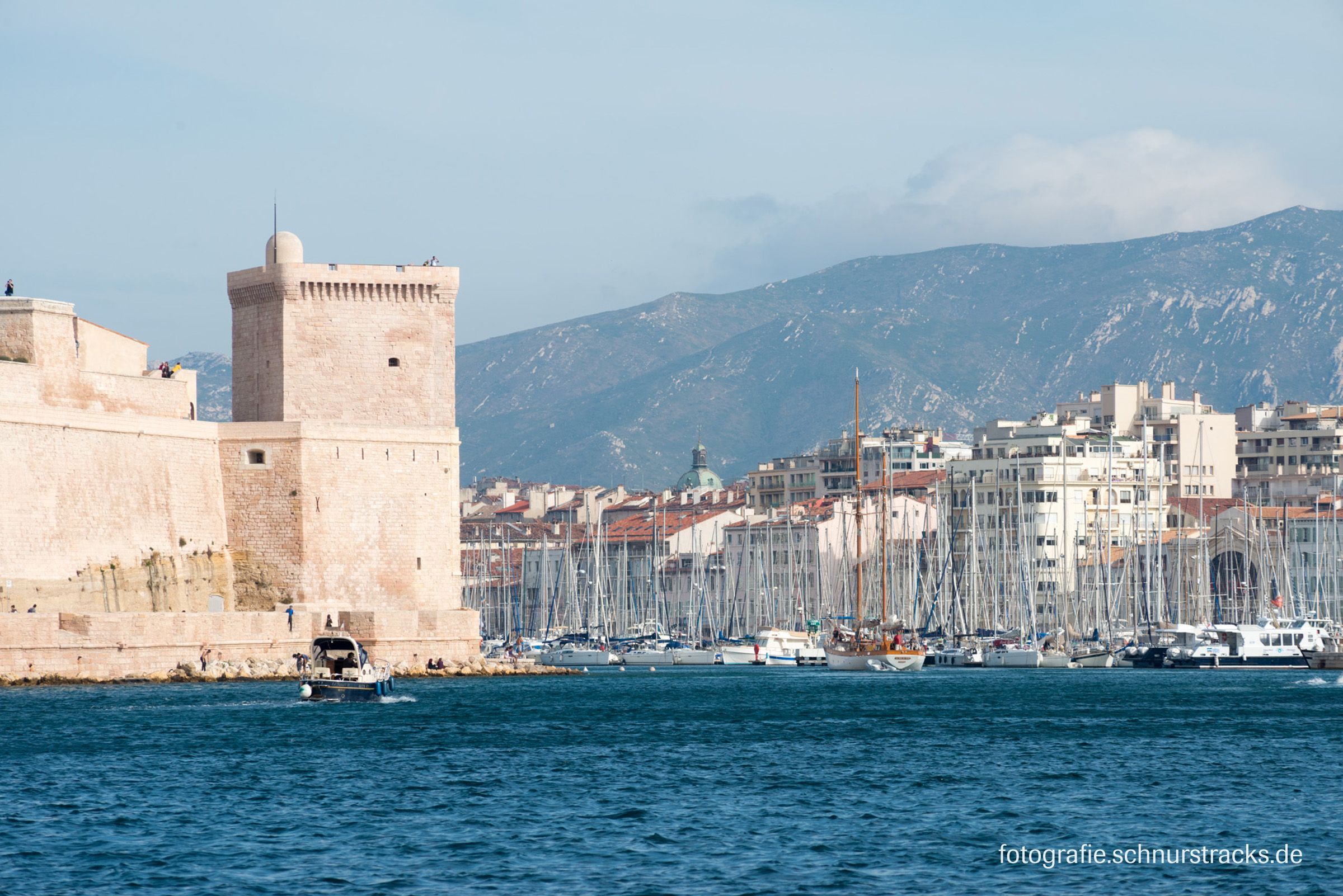 Einfahrt zum Alten Hafen in Marseille #1127