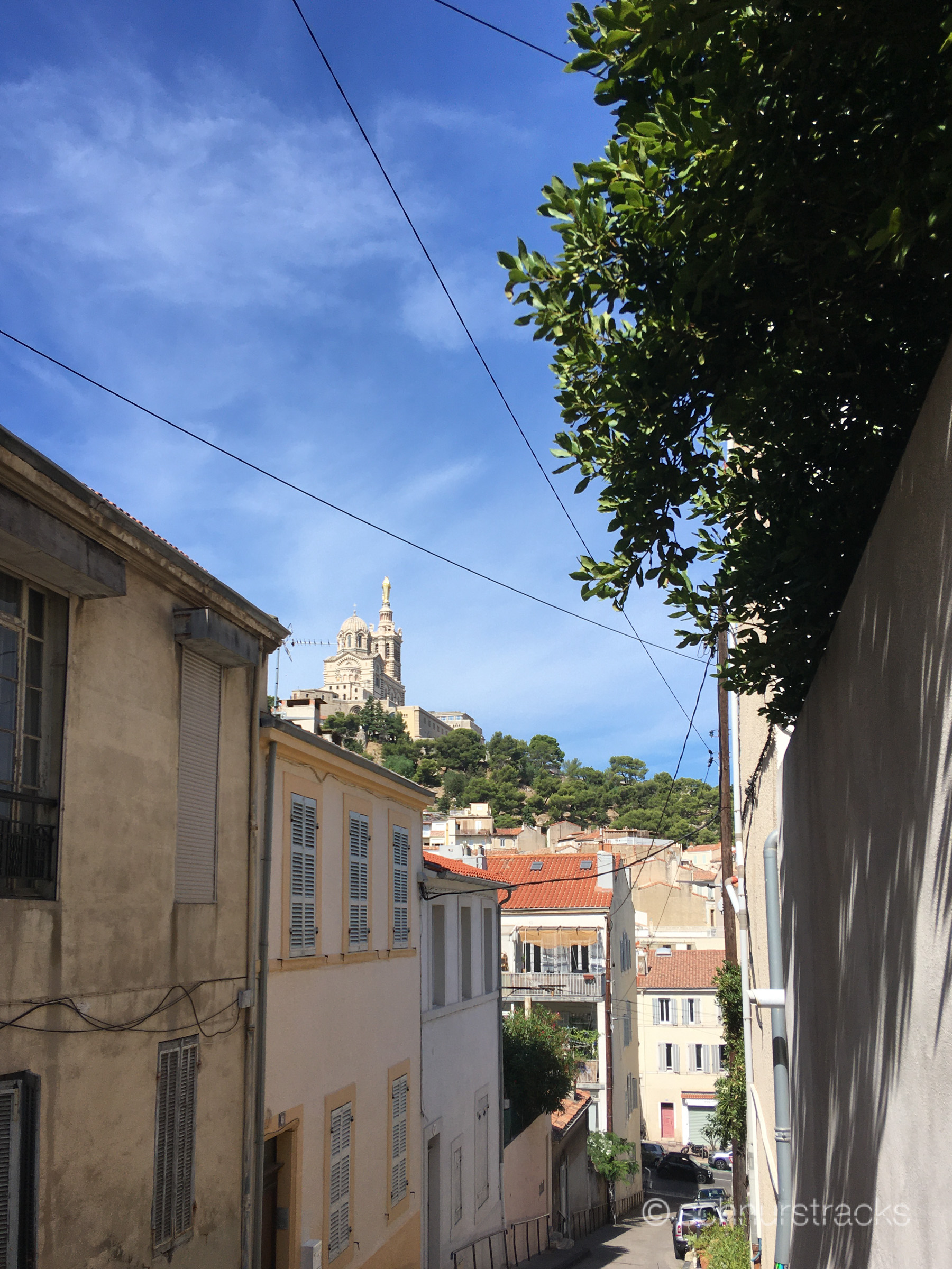 Notre Dame de la Garde überragt alles in MARSEILLE marseille foto chris witzani 29